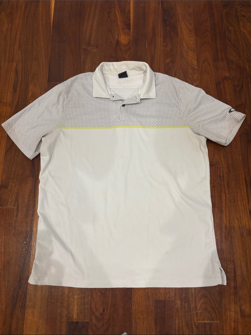 Men's White Short-Sleeve Golf Polo Shirt with Patterned Yoke